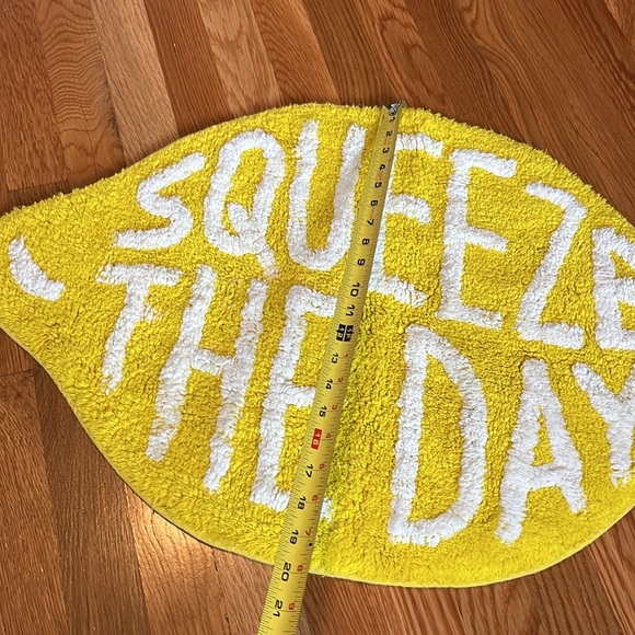Urban Outfitters Squeeze The Day Bath Mat NWT - Picture 6 of 16